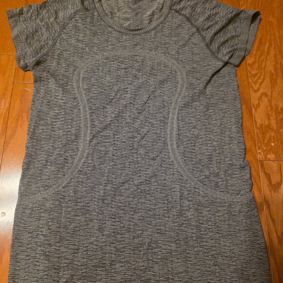 Lululemon swiftly Tech tee size 10 - Picture 3 of 3
